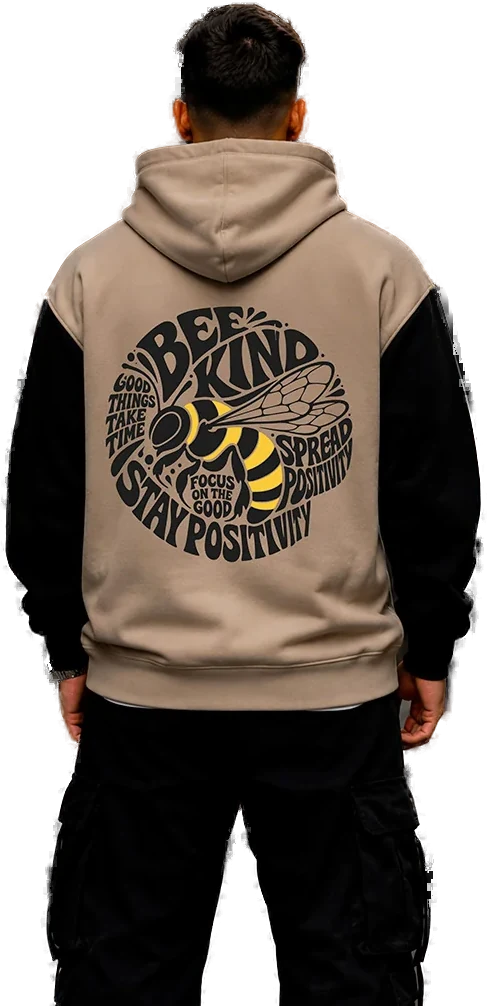 Polera TIPO Be Kind en la calle